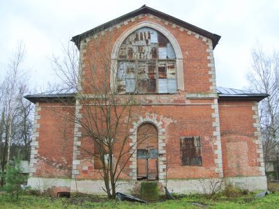 Центральный двухэтажный флигель с росписью "гризайль" в интерьере