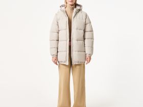 Женская куртка Lacoste с капюшоном