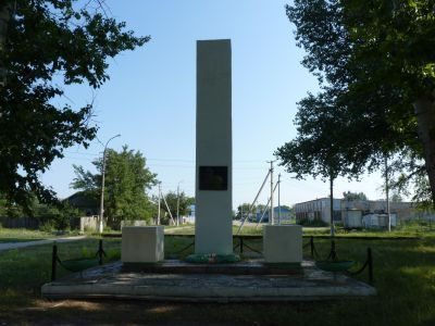 Братская могила участников гражданской войны и советских воинов, погибших в период Сталинградской битвы