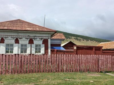 Усадьба: дом жилой, амбар, хоз. постройка, ворота