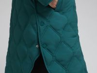 Утепленное пальто с капюшоном