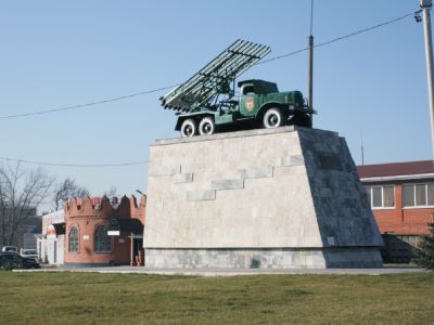 Реактивное орудие "Катюша", установленное в честь гвардейцев-минометчиков, защищавших Кубань от фашистских захватчиков