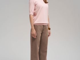 Легкий джемпер прямого кроя с коротким рукавом