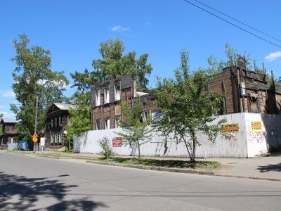 Памятное место, где в середине XIX в. располагалась усадьба купца С.Ф. Хромова, в которой с 1858 по 1864 гг. жил старец Федор Кузьмич