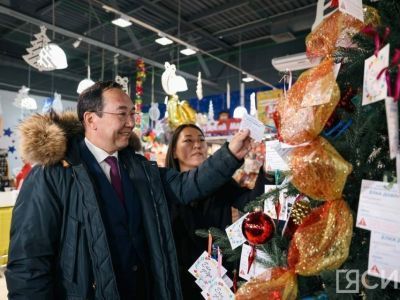 Айсен Николаев принял участие в акции «Ёлка добра» и исполнил новогодние желания детей 