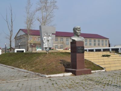 Памятник-бюст Герою Советского Союза Д.Ж.Жанаеву