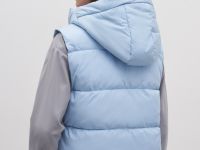 Утепленный жилет с капюшоном