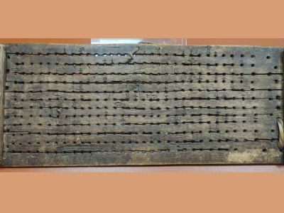 В музее Усть-Майского района хранится уникальный эвенкийский деревянный календарь