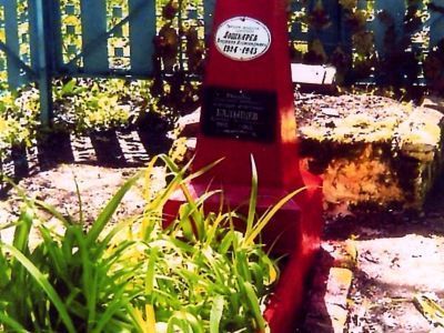 Братская могила 9 советских воинов, погибших в боях с фашистскими захватчиками