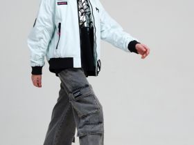 Куртка текстильная с полиуретановым покрытием для девочек (ветровка)