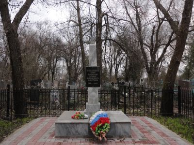 Братская могила советских воинов, погибших в боях с фашистскими захватчиками