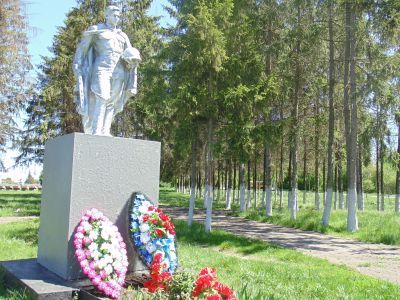 Братская могила воинов, погибших в 1941 - 1943 гг.