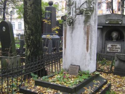 Могила Ивашенцова Г.А. (1883-1933), врача-инфекциониста