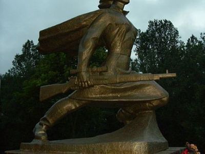 Памятник Герою Советского Союза А.Магдагуловой