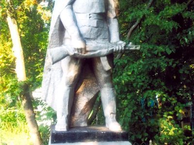 Братская могила семей партизан, расстрелянных в 1943 г. немецко-фашистскими захватчиками