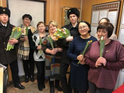 Руководители ПАО «ЛОРП» поздравили женщин Амгинского и Усть-Майского районов