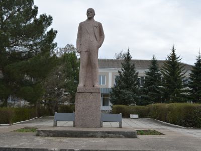 Памятник В.И.Ленину (скульптор С.А.Федорин, архитекторы В.А.Сохин, Ю.О.Вашкевич)