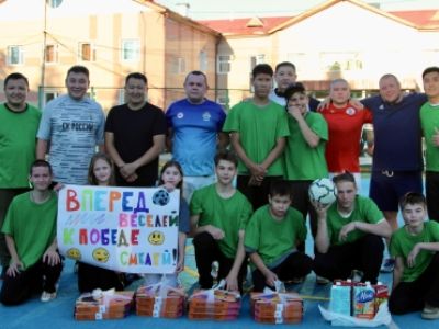 Сотрудники СУ СК России по Республике Саха (Якутия)  провели товарищеский матч по футболу с воспитанниками подшефной школы