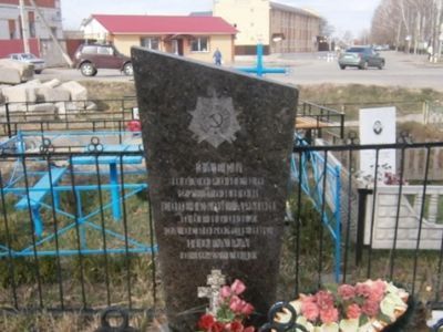 Братская могила 27 советских воинов, погибших в боях с немецко-фашистскими захватчиками