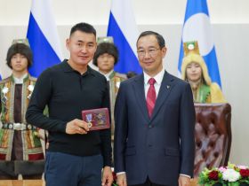 Глава Якутии вручил государственные награды