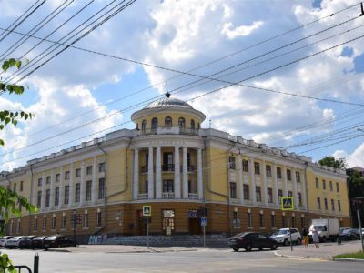 Памятник архитектуры 50-х годов XX в. Дом Союзов. Архитектор С.О. Левков