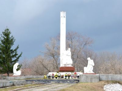 Братская могила с захоронением воинов, погибших в период Великой Отечественной войны 1941—1945 гг.