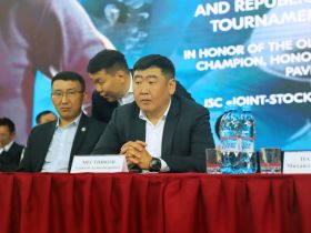 В Якутске открыты турниры по вольной борьбе среди юношей в честь Павла Пинигина