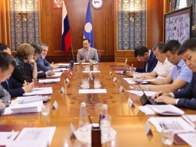 Ход исполнения стратегических указов рассмотрели на совещании главы Якутии
