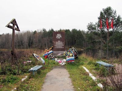 Памятный знак-стела воинам-ополченцам, на рубеже обороны северных подступов г. Приозерска в 1941 г.