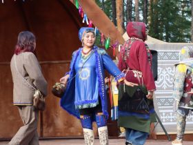 Показ национальной одежды состоялся на Ысыахе Олонхо