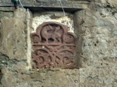 Каменные рельефы-детали средневекового архитектурного декора