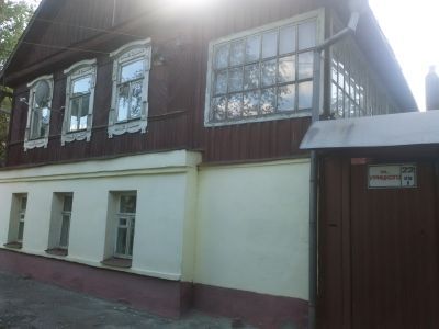 Бревенчатый дом на кирпичной подклете