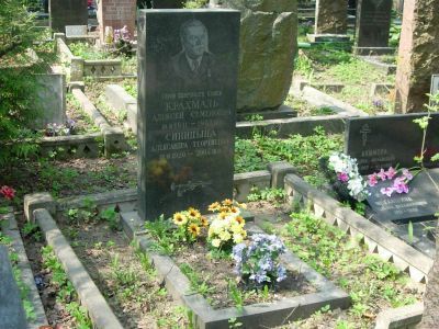 Могила - Крахмаль Алексей Семенович (1911-1987), Герой Советского Союза