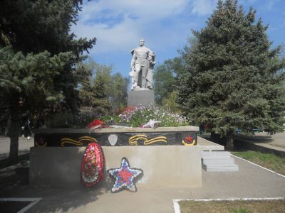 Памятник воинам-односельчанам, погибшим в 1941-45 гг.