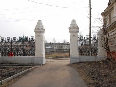 Ограда с воротами