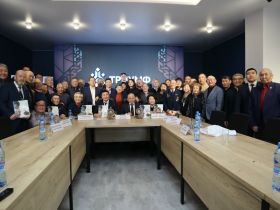 О победах и проигрышах: вышла книга о легендарном якутском борце Александре Иванове