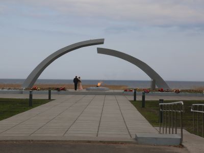 Памятник «Разорванное кольцо» на «Дороге жизни»