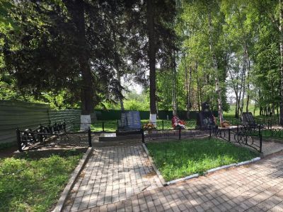 Братская могила советских воинов