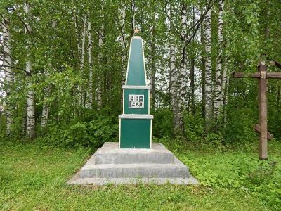 Обелиск на братской могиле героев гражданской войны