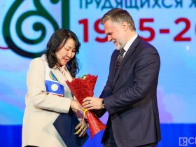 Матерям Якутии вручили госнаграды с денежным вознаграждением