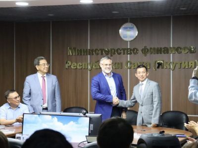 Коллективу министерства финансов Якутии представили нового руководителя