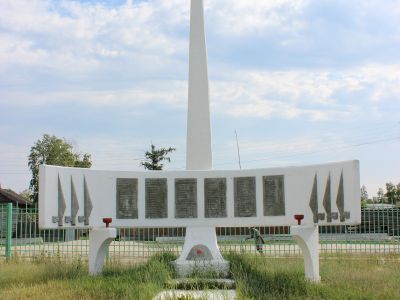 Памятник, посвященный к 50-летию Победы в Великой Отечественной войне (1941-1945 гг.)