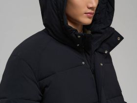 Утепленная куртка с капюшоном