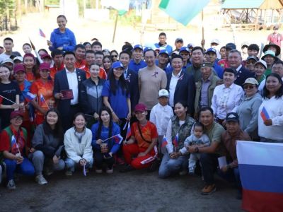 Глава Якутии встретился с активной молодежью на турслете «Турсун-2025»