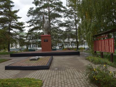 Памятник землякам, не вернувшимся с фронтов Великой Отечественной войны