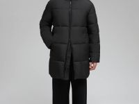 Стеганая куртка с капюшоном и меховой опушкой