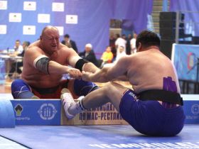 Мас-рестлеры Якутии прошли в финал чемпионата России