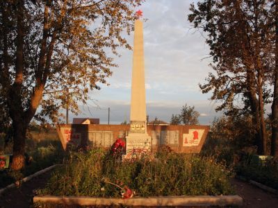 Братское захоронение советских воинов, погибших в 1941-44 гг.
