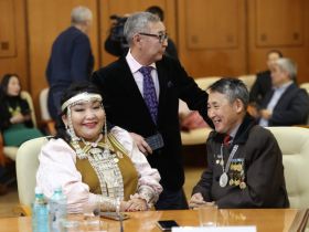 Носителям традиционной культуры вручили стипендии главы Якутии