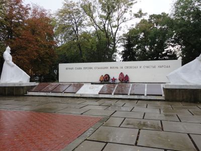 Братская могила воинов и партизан, погибших в годы гражданской и Великой Отечественной войн